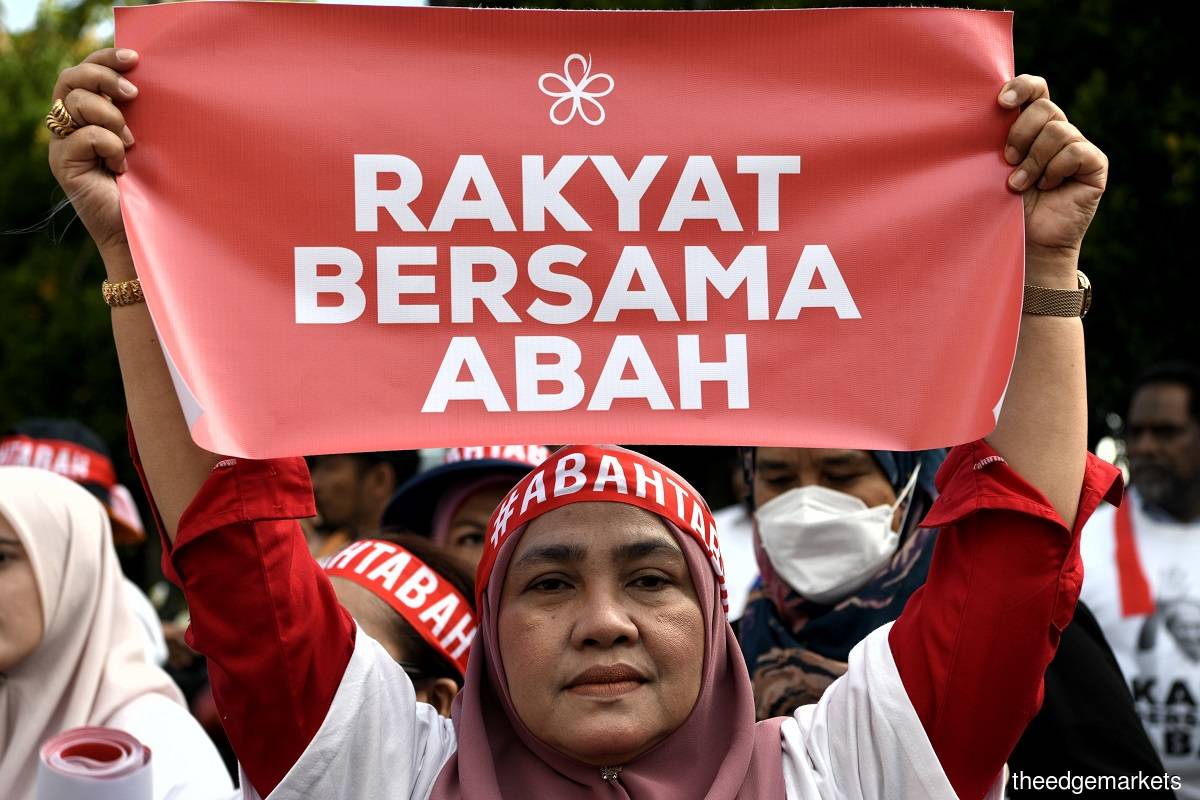 Former prime minister Tan Sri Muhyiddin Yassin has cautioned supporters against street demonstrations to defend him. (Photo by Suhaimi Yusuf)